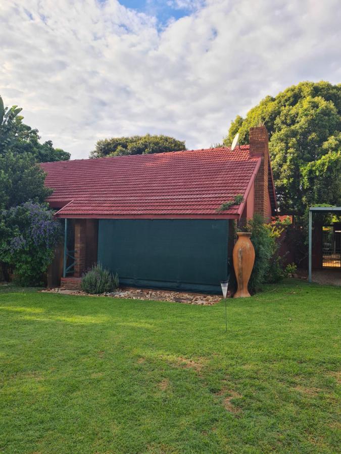 Hotel The Old Cabin Cullinan Exterior foto